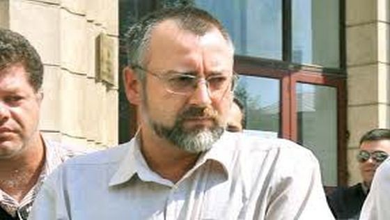 Daniel Padurariu este principalul suspect in cazul atentatului cu bomba din Piatra Neamt. Acesta este legat de un asasinat celebru, cel al sotiei avocatului Victor Teodorescu