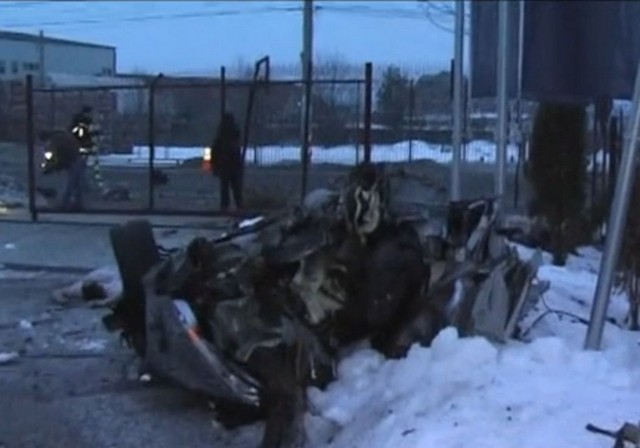 (VIDEO)Terifiant! Doi tineri au murit intr-un accident petrecut in localitatea Dumbrava Rosie in apropiere de Piatra Neamt (10.02.2013)! Soferul abia luase permisul si conducea cu 200 km/h!