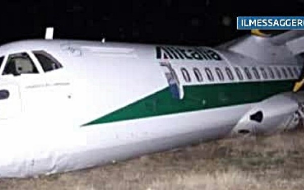 Pasagerii unui avion Carpatair au vazut moartea cu ochii dupa ce aeronoava in care se aflau a ratat aterizarea pe Aeroportul din Roma. 16 persoana au fost ranite