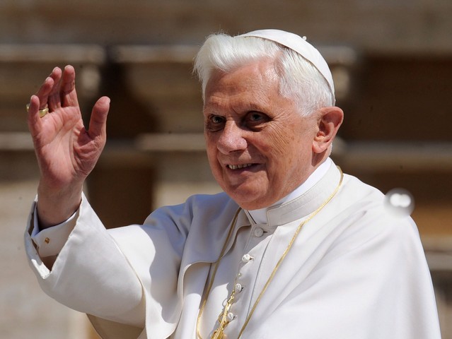 Moment istoric! Papa Benedict al XVI-lea a parasit Vaticanul