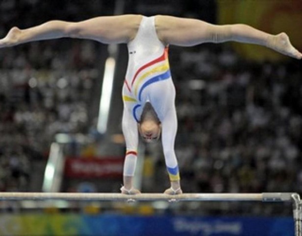 Gimnastii romani au dominat clasamentele FIG World Chalenge Cup de la Doha, obtinand o treime din trofeele puse in joc, 4 medalii de aur si 2 medalii de argint