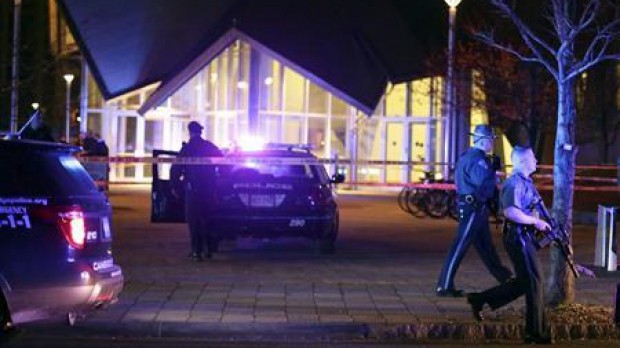 Atac armat la Universitatea MIT! Un politist a murit dupa ce a fost impuscat de atacator