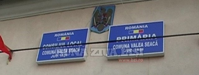 Secretarul comunei Valea Seaca, Valeriu Nistor a fost alungat din primarie dupa ce a incalcat legea in mai multe randuri
