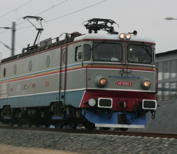 Trenul Timișoara – București și-a pierdut vagoanele în câmp